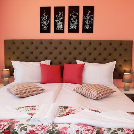 Sea Port Celebrity Apartment - Lets4Holiday Varna Eksteriør billede