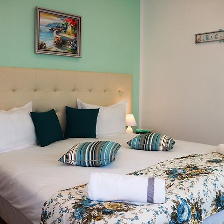 Sea Port Celebrity Apartment - Lets4Holiday Varna Eksteriør billede