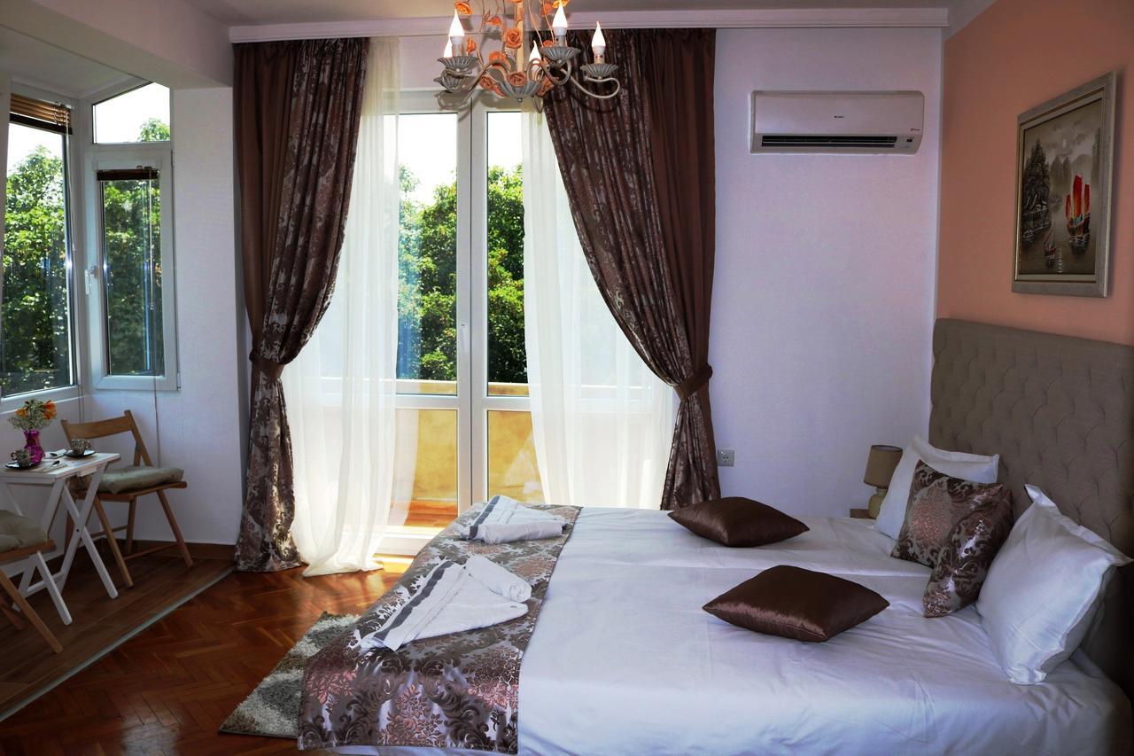 Sea Port Celebrity Apartment - Lets4Holiday Varna Eksteriør billede