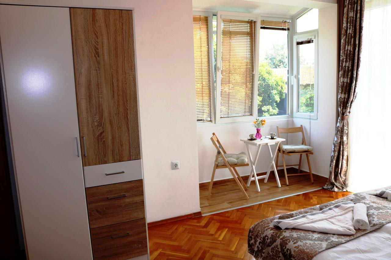 Sea Port Celebrity Apartment - Lets4Holiday Varna Eksteriør billede