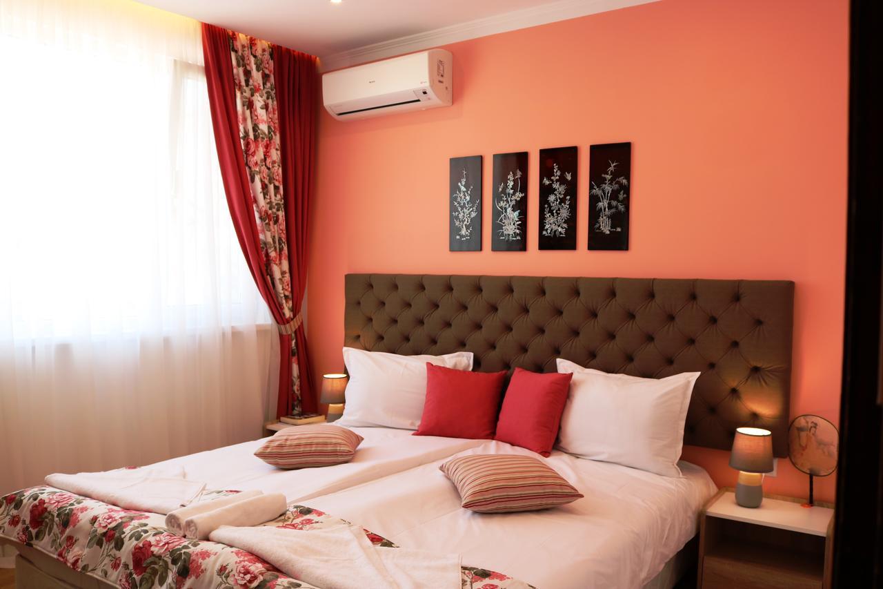 Sea Port Celebrity Apartment - Lets4Holiday Varna Eksteriør billede