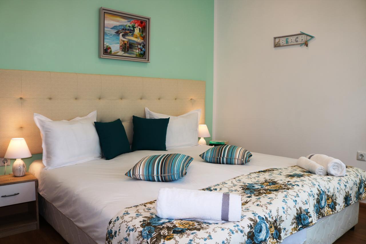 Sea Port Celebrity Apartment - Lets4Holiday Varna Eksteriør billede