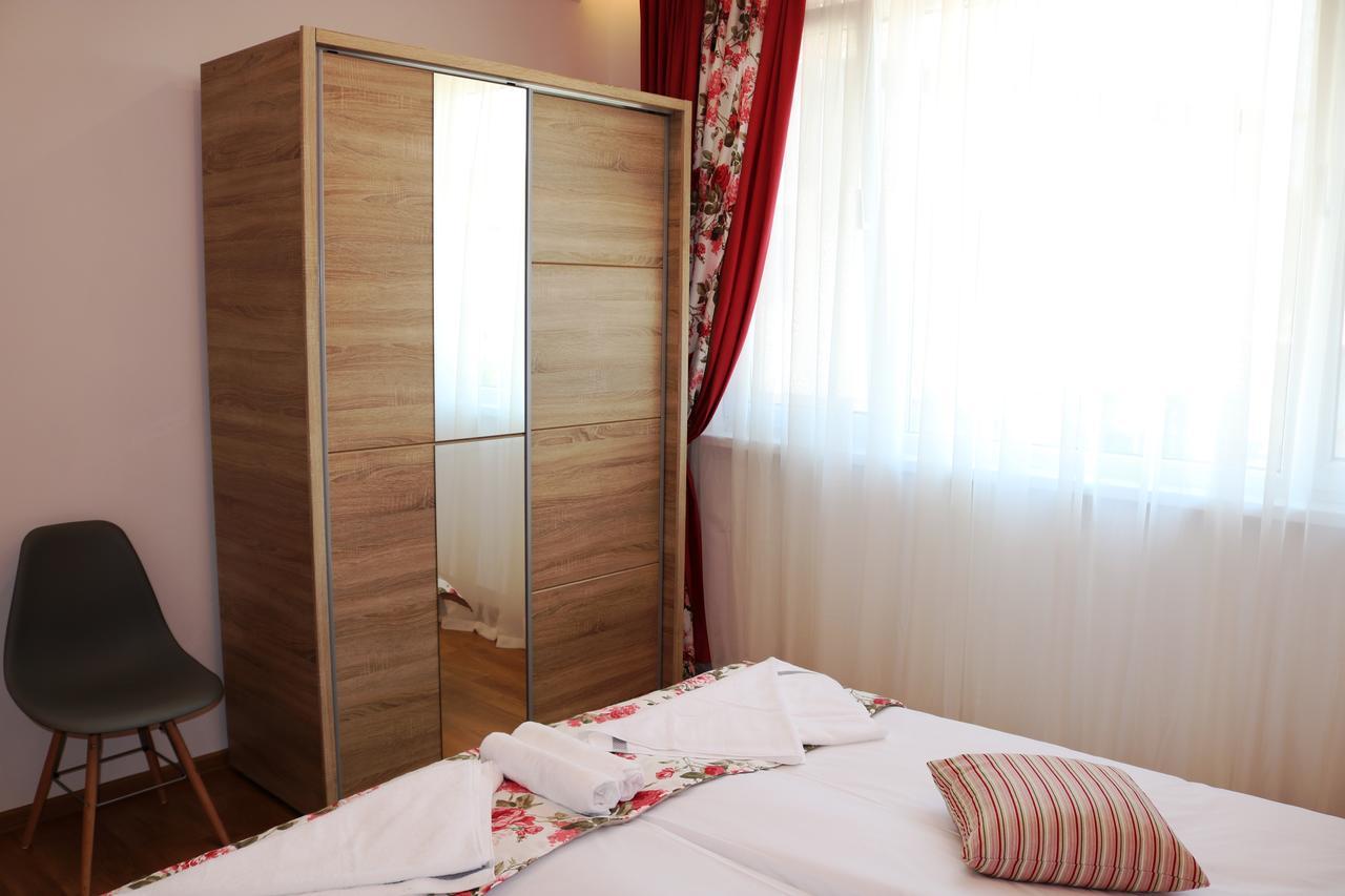 Sea Port Celebrity Apartment - Lets4Holiday Varna Eksteriør billede
