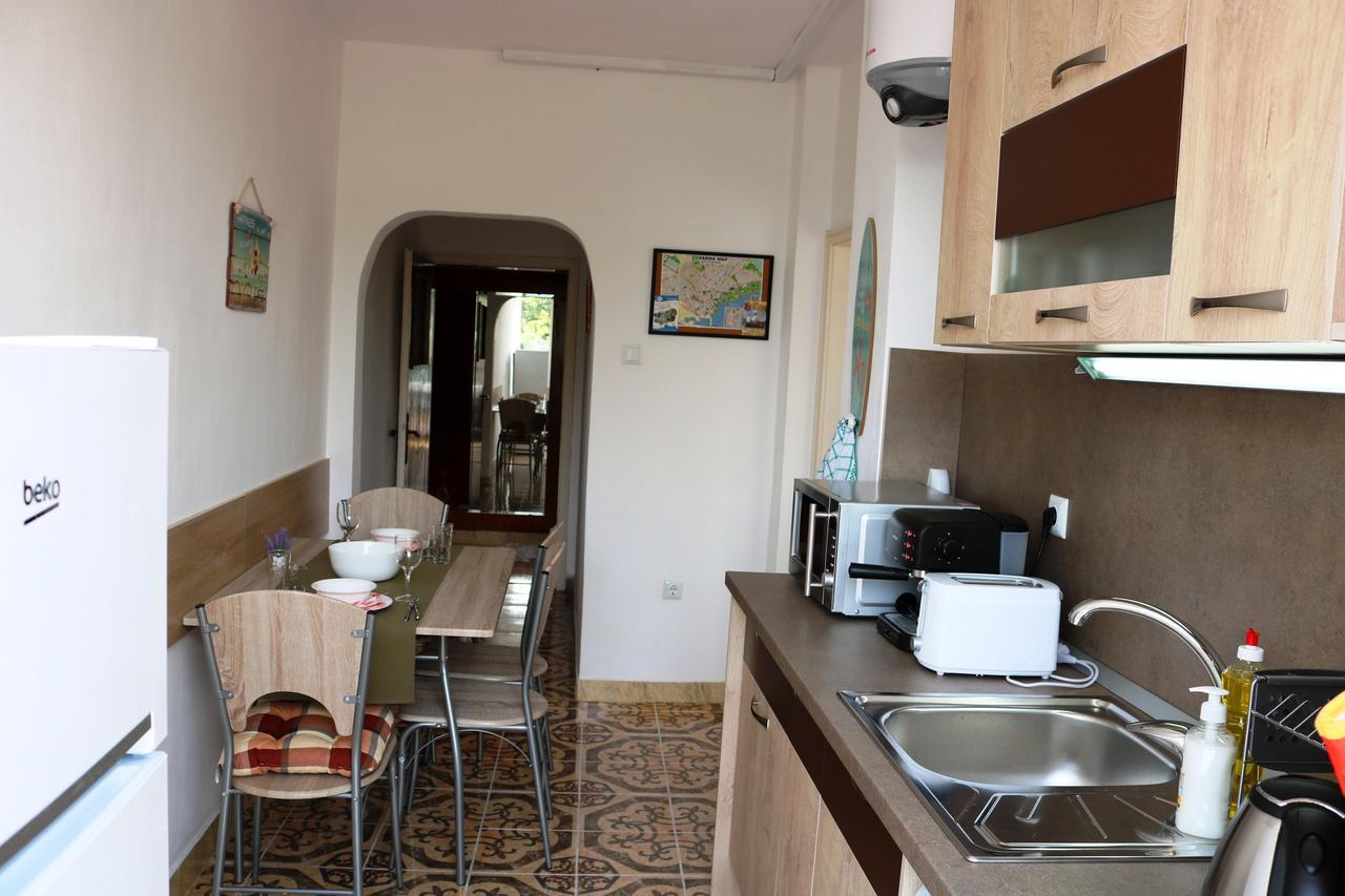 Sea Port Celebrity Apartment - Lets4Holiday Varna Eksteriør billede