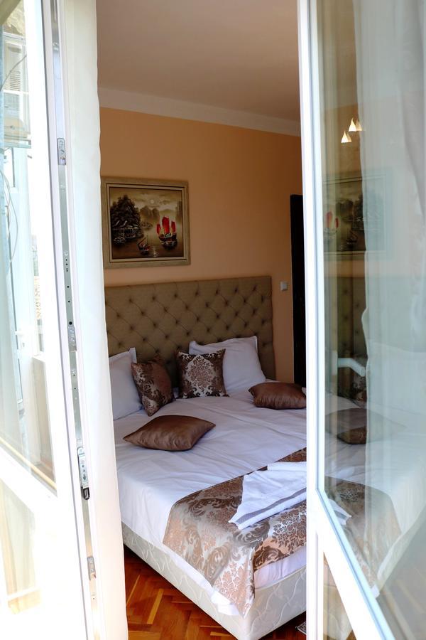 Sea Port Celebrity Apartment - Lets4Holiday Varna Eksteriør billede