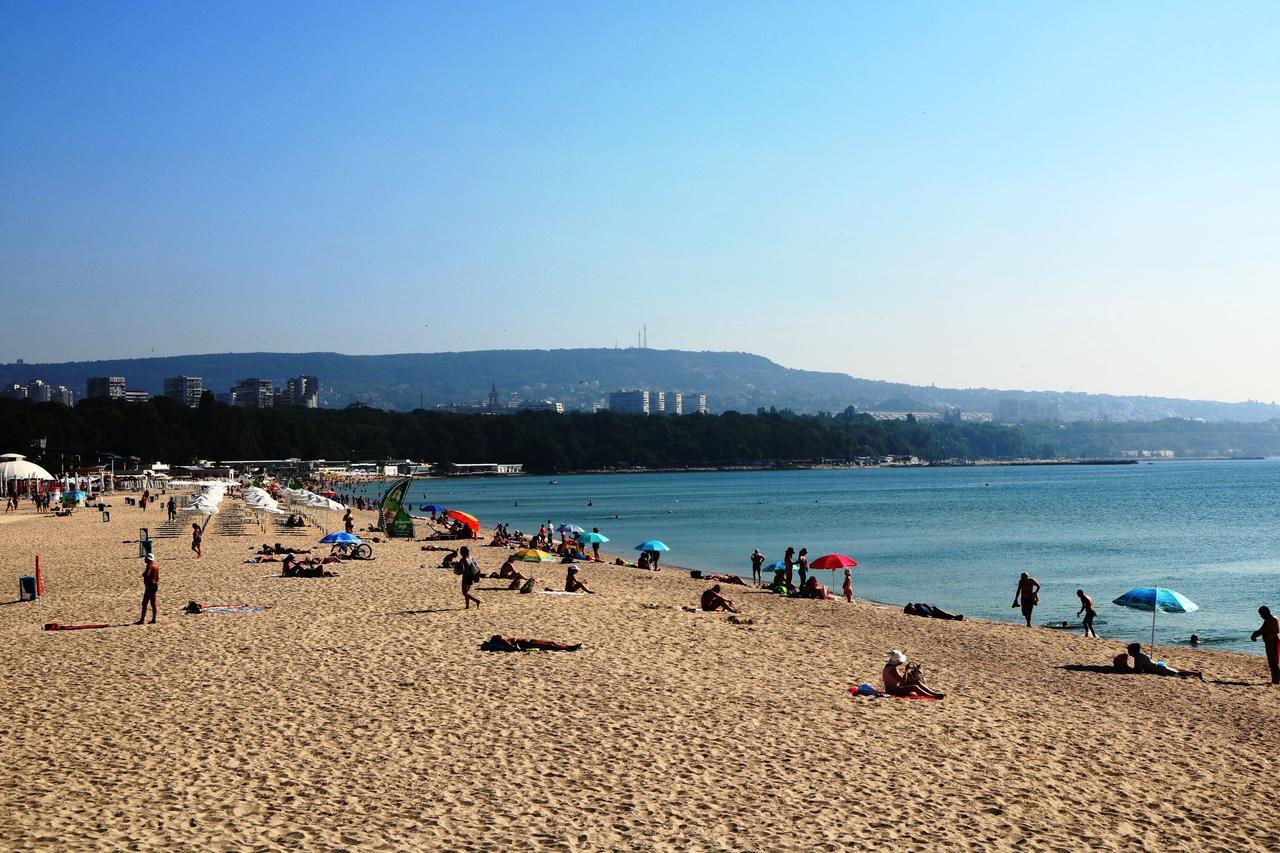 Sea Port Celebrity Apartment - Lets4Holiday Varna Eksteriør billede