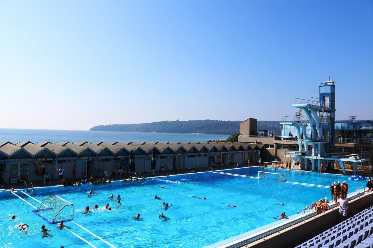 Sea Port Celebrity Apartment - Lets4Holiday Varna Eksteriør billede