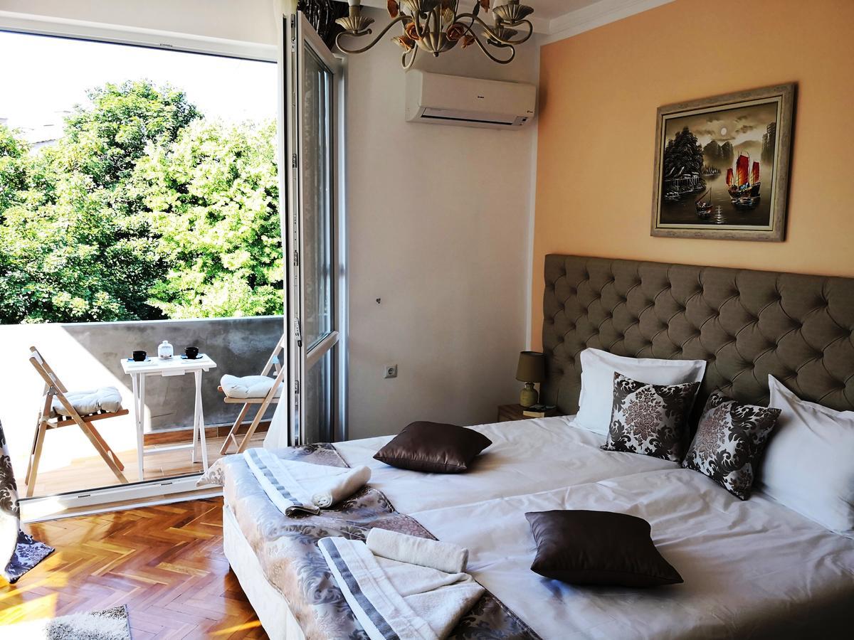 Sea Port Celebrity Apartment - Lets4Holiday Varna Eksteriør billede