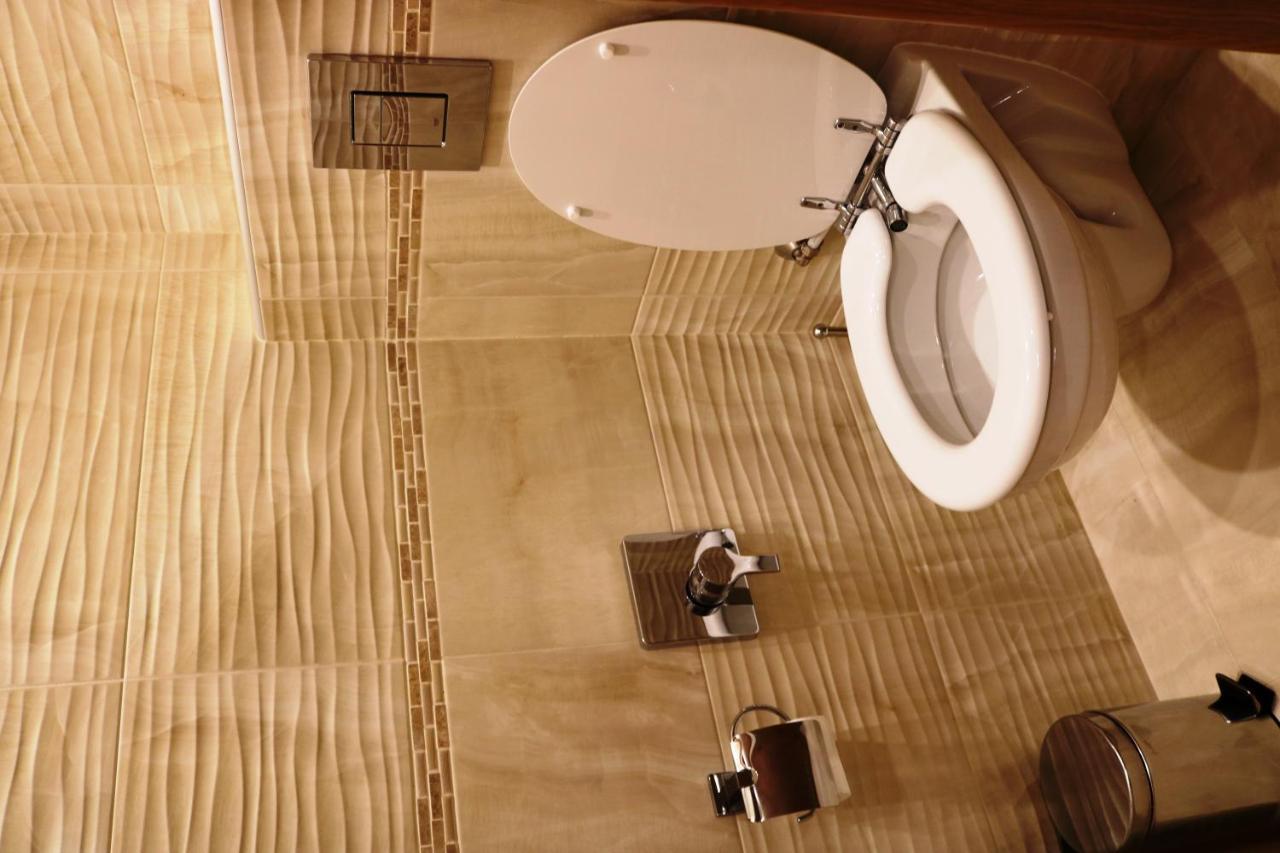 Sea Port Celebrity Apartment - Lets4Holiday Varna Eksteriør billede